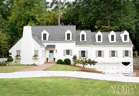 White is hot and interior and exterior whites still rule the roost when it comes to choosing paint colors. The Best Exterior White Paint Colors - Life On Virginia Street