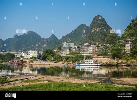 Beautiful Scenery Along Li River In Yangshuo In China Stock Photo Alamy