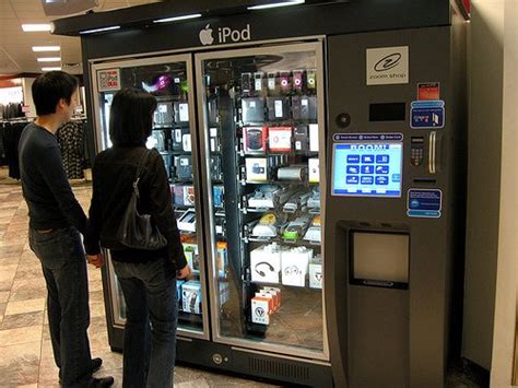 Nggak Cuma Jualan Soda, Semua Dijual Lewat Vending Machine di Jepang