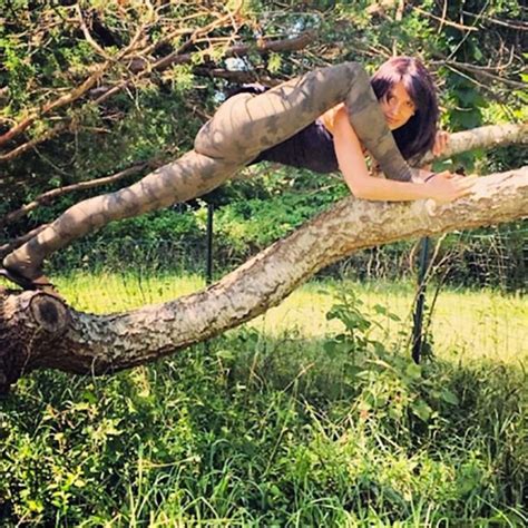 Hilaria Baldwin Doing Yoga Instagram 12 Gotceleb