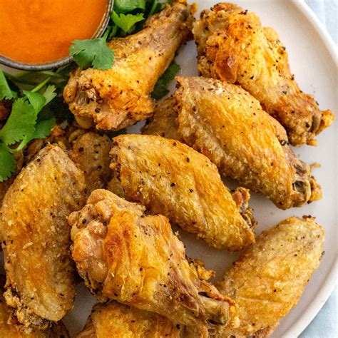 In a small bowl, stir together baking powder, salt, pepper, and paprika (and any additional flavor additions you'd like to use). Baked Chicken Wings - Jessica Gavin