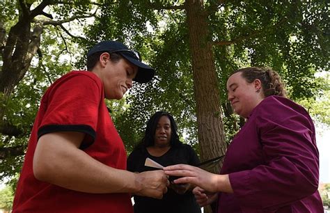 Courthouse Lawn Marriage Is A First For Hamilton County S Same Sex Couples Chattanooga Times