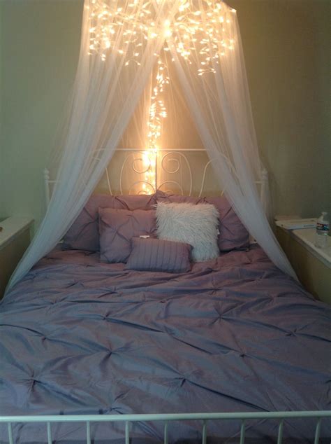 25 Canopy Bed Bedrooms With Fairy Lights Untuk Mempercantik Ruangan