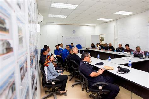 Surat pekeliling ketua setiausaha penurunan kuasa baharu ini melibatkan urusan penempatan dan pertukaran dalam negeri bagi pegawai perubatan, pegawai pergigian dan pegawai farmasi sehingga gred 48 hingga 54 (bukan pakar). LAWATAN TAPAK DAN TURUN PADANG KETUA SETIAUSAHA ...