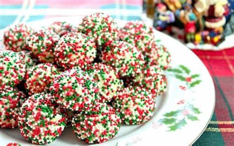 Find 50 christmas cookie recipes and ideas for holiday baking! 25 of the Most Festive Looking Christmas Cookies Ever