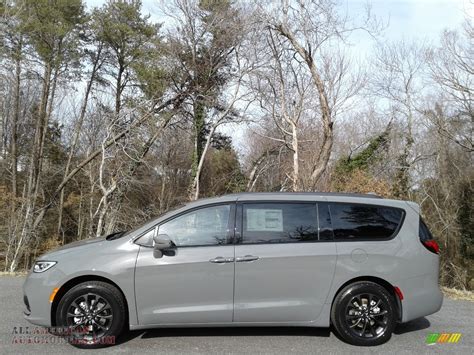 2021 Chrysler Pacifica Touring In Ceramic Gray For Sale Photo 4