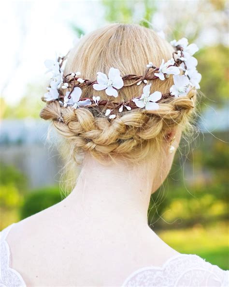 森ガール Photo White Flower Hair Wreath Rustic Wedding Hairstyles