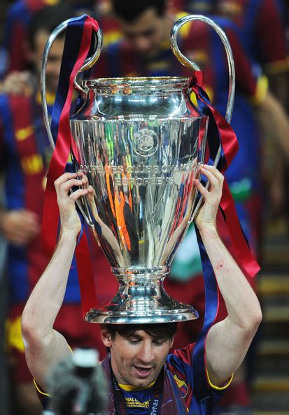 Barcelona Return Home Victorious With Champions League Trophy Lionel