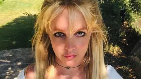 Britney Spears Goes Topless As She Tells Fans Her Bottom Is The Real Deal Mirror Online
