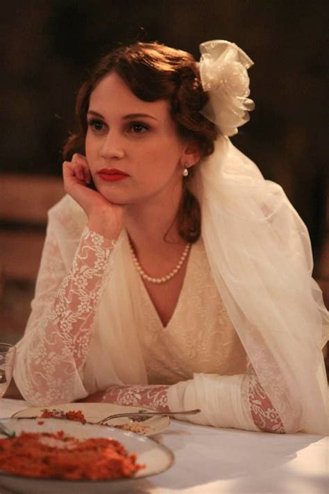 Farah zeynep, ilk profesyonel çalışmasını öyle bir geçer zaman ki adlı dizide gerçekleştirdi. Farah Zeynep Abdullah / Kelebeğin Rüyası | Ünlüler, Düğün ...