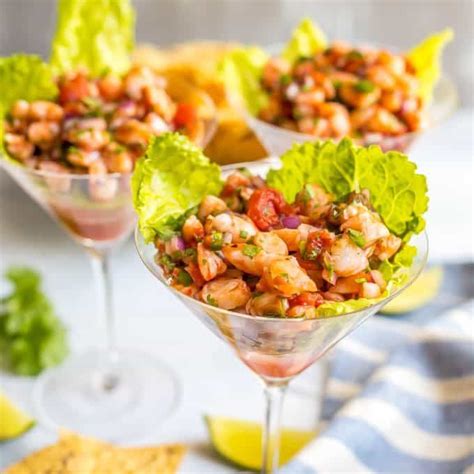 Guacamole shrimp appetizer recipe with goodfoods chunky guacamole life currents. Easy shrimp martini salsa appetizer served up in glasses ...