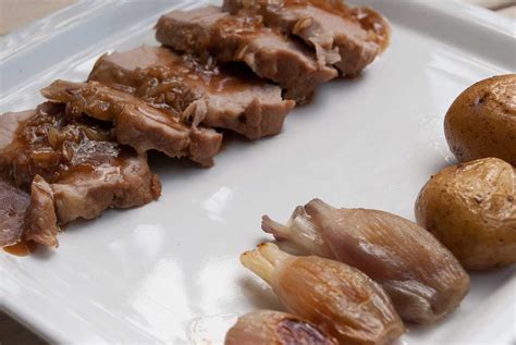 La receta de solomillo de cerdo a la sal es de las más fáciles y ricas de preparar. Solomillo de cerdo con salsa caramelizada de cebolla ...