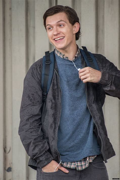 Holland has also spoken out about being bullied for being a dancer, and after finishing at wimbledon college. THE MALE CELEBRITY FAMOUS MALE PICTURE BLOG: Tom Holland ...