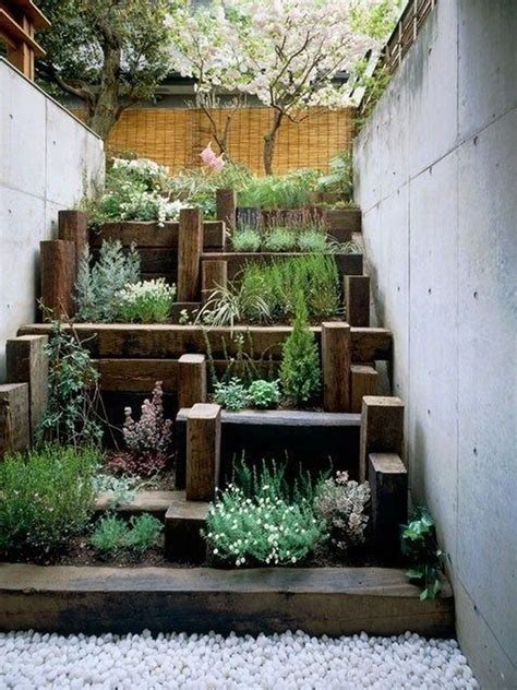 Looking for more suggestions for small space landscape design? Inspiring Vertical Garden Ideas for Small Space 18 ...