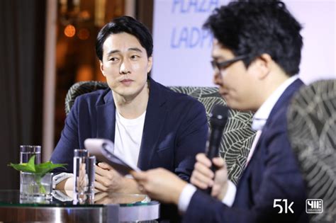 พิมรี่พาย ขอโทษ ลุงโทนี่ พูดพาดพิงแรง สัญญาจะเป็นเด็กน่ารัก ซัดกลับแพ็กคู่ หมอวรงค์ แขก คำผกา. "โซจีซบ" ขอเป็นนักแสดงที่สร้างชีวิตชีวาให้ผู้ชม ยกไทยเป็น ...