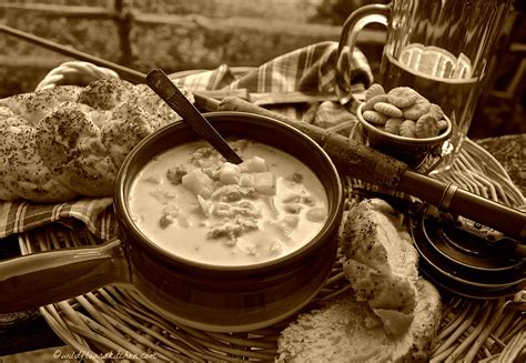 November 6, 2018 in seafood, soup 19. Creamy New England Clam Chowder II (For Those Who Like It ...