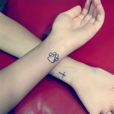 Cute little tattoos are feminine, adorable, and easy to fit anywhere. 150 Cute Small Tattoos Ideas For Women (September 2020)