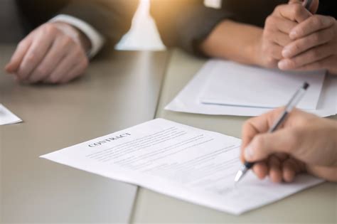 Federal law also requires employers to pay for short breaks an employee is allowed to take during the day. Lunch Break Laws in California - Yeremian Law