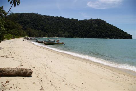 Among the features of the national park are mud flats, a meromictic lake and a turtle nesting beach. Monkey Beach (Teluk Duyung), Penang - Nella Terra di Sandokan