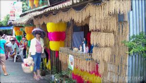 Se le representa con un azadón y, en ocasiones, acompañado por unos bueyes cuyo arado lleva un ángel. San Isidro Labrador / Pahiyas Festival in Quezon | Travel ...