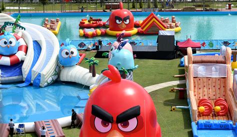 Gelongsor air di taman tema escape yang dijangka menjadi terpanjang di malaysia dan di dunia dijangka siap pada julai. Taman tema air Angry Birds Splash Water World dibuka hari ...