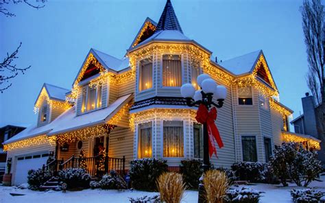 Get inspired by beautiful holiday photos and try to embody. House Decorated for Christmas Wallpaper and Background ...