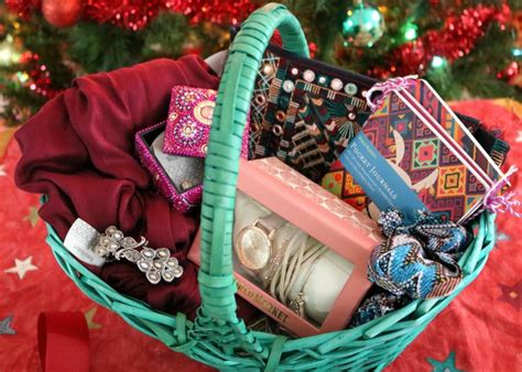 One can get many different types of gifts gift ideas for 22 years old female can be this flashlight. Affordable gift ideas, under $20, for teenagers and tweens
