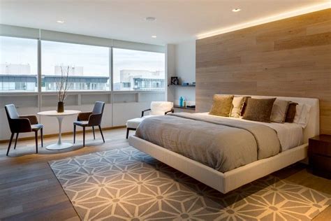 schlafzimmer design mit holz und indirekter led beleuchtung