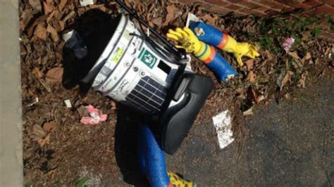 Friendly Robot Hitchbot Decapitated And Dismembered In Grisly Philadelphia Attack Trusted Reviews