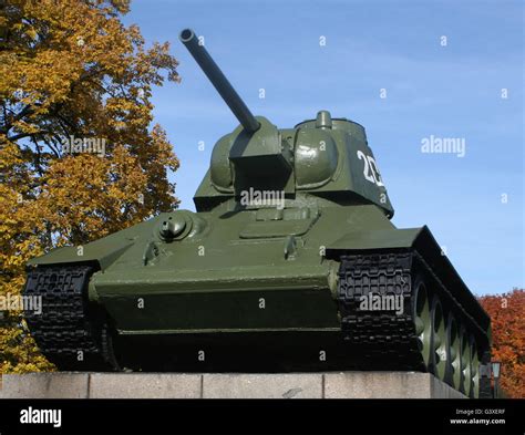 T34 Russischer Panzer Fotos Und Bildmaterial In Hoher Auflösung