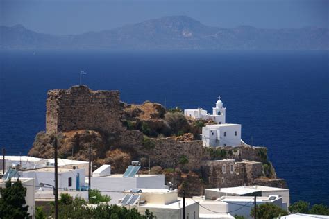 Aug 20, 2018 · sobald nisyros in euer blickfeld gerät, werdet ihr von dem riesigen vulkan auf der insel beeindruckt sein. Nisyros | Petastra Rent A Car/MotorBike Nisyros
