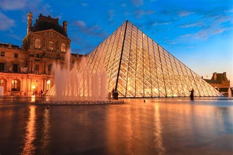 Premium Photo Louvre Museum At Twilight In Winter This Is One Of The