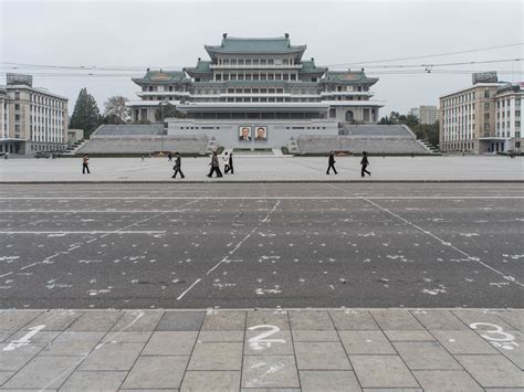 Kim Il Sung Square | North Korea Travel Guide - Koryo Tours