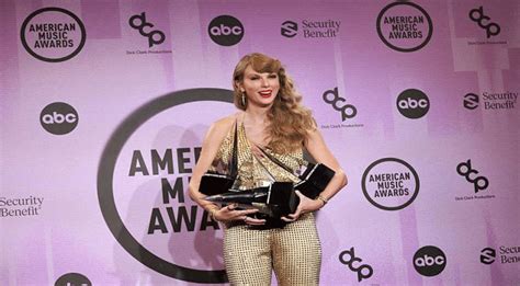 Taylor Swift Sweeps American Music Awards With Six Wins