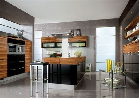 If you're looking for the ultimate high gloss finish you won't get much better than acrylic kitchen doors. Black High Gloss Kitchen Design - Kitchen Solutions Kent ...