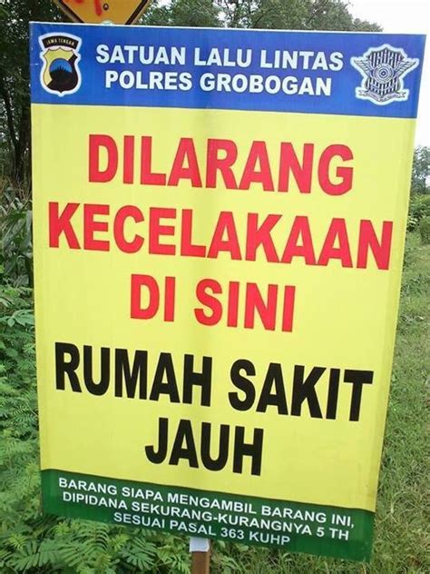 Sebuah video yang tular menunjukkan sebuah papan tanda bergoyang di kaki lima sebuah sekolah menjadi tangkapan skrin klip video menunjukkan papan tanda semakin laju bergoyang ke kiri dan kanan. 15 Papan Tanda Amaran Di Indonesia Dengat Ayat Menyentap ...