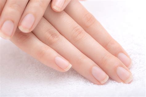 8 Tips For Naturally Beautiful Nails