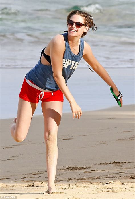 Kristen Stewart In Bikini With Girlfriend Alicia Cargile On Hawaii Beach Daily Mail Online