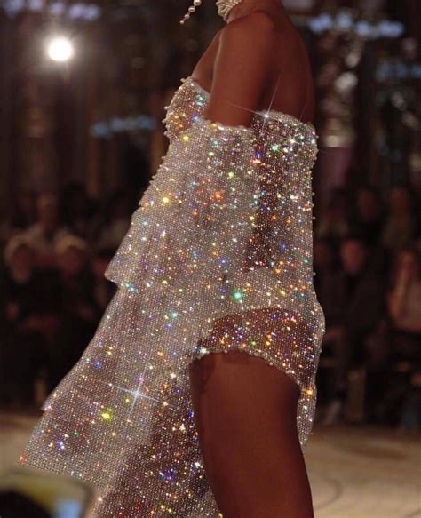 Pin By Adriana On Eloquent Sparkly Dress Glitter Outfit Outfits