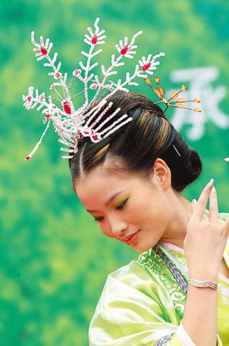 Asian men have extremely versatile hairs, however, people don't know much about asian male hairstyles, and think they don't have many options to choose from, but that's a then simply part your hair in half down the middle and use hair creme or muse to make it stay like that for the rest of the day. Chinese hairstyles