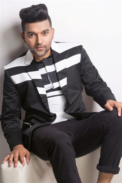 Sonu ke titu ki sweety. Singer Guru Randhawa comes up with New Songs - LemonWire