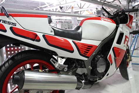 Could the firm be planning a sports bike to sit between the r6 and r1? Yamaha FZ 750 | Baujahr 1988, 4-Zylinder-Motor mit 5 ...