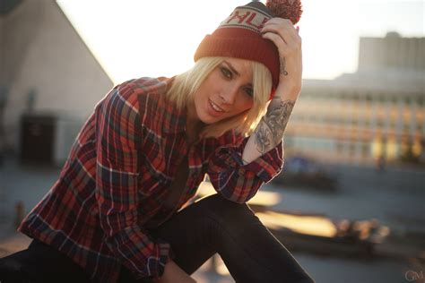Alysha Nett American Model Woman Blonde Tattoo Green Eyes Hat Wallpaper