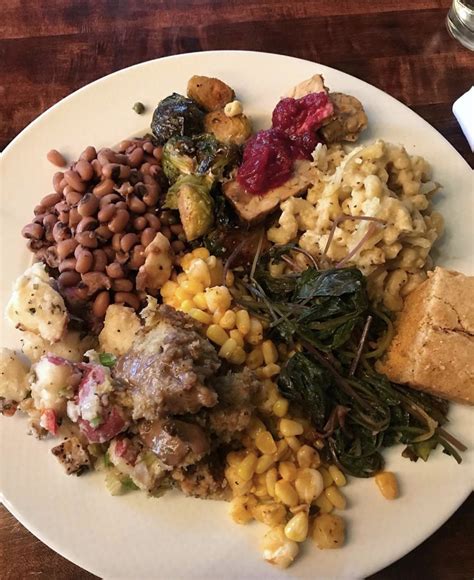 A traditional british christmas dinner looks similar to an american thanksgiving dinner. Pin by Tatyana Williams on Such a Foodie! in 2020 | Vegan ...