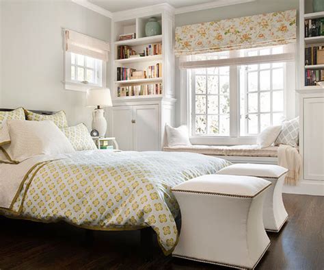 The pics make me want to make a little renovation at mine. The Peak of Très Chic: Built-Ins in the Bedroom