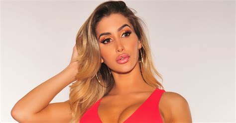 El Bikini Más Sexy De La Cubana Claudia Sampedro