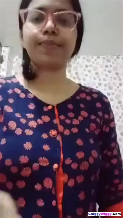 bengali chashmish ladki ne bathroom me apne big boobs se khela watch indian porn reels fap desi