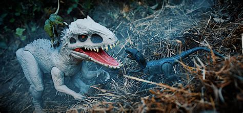 Mattel Jurassic World Super Colossal Indominus Rex Review Fwoosh