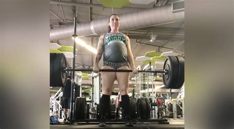 8 Pack Abs On Twitter Watch 8 Months Pregnant Powerlifter Casually