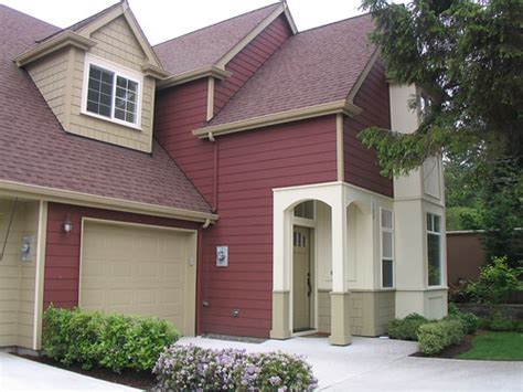 Its standout exterior color combination is a refreshing contrast to the forest foliage. How to Choose Exterior Paint and Material Colors